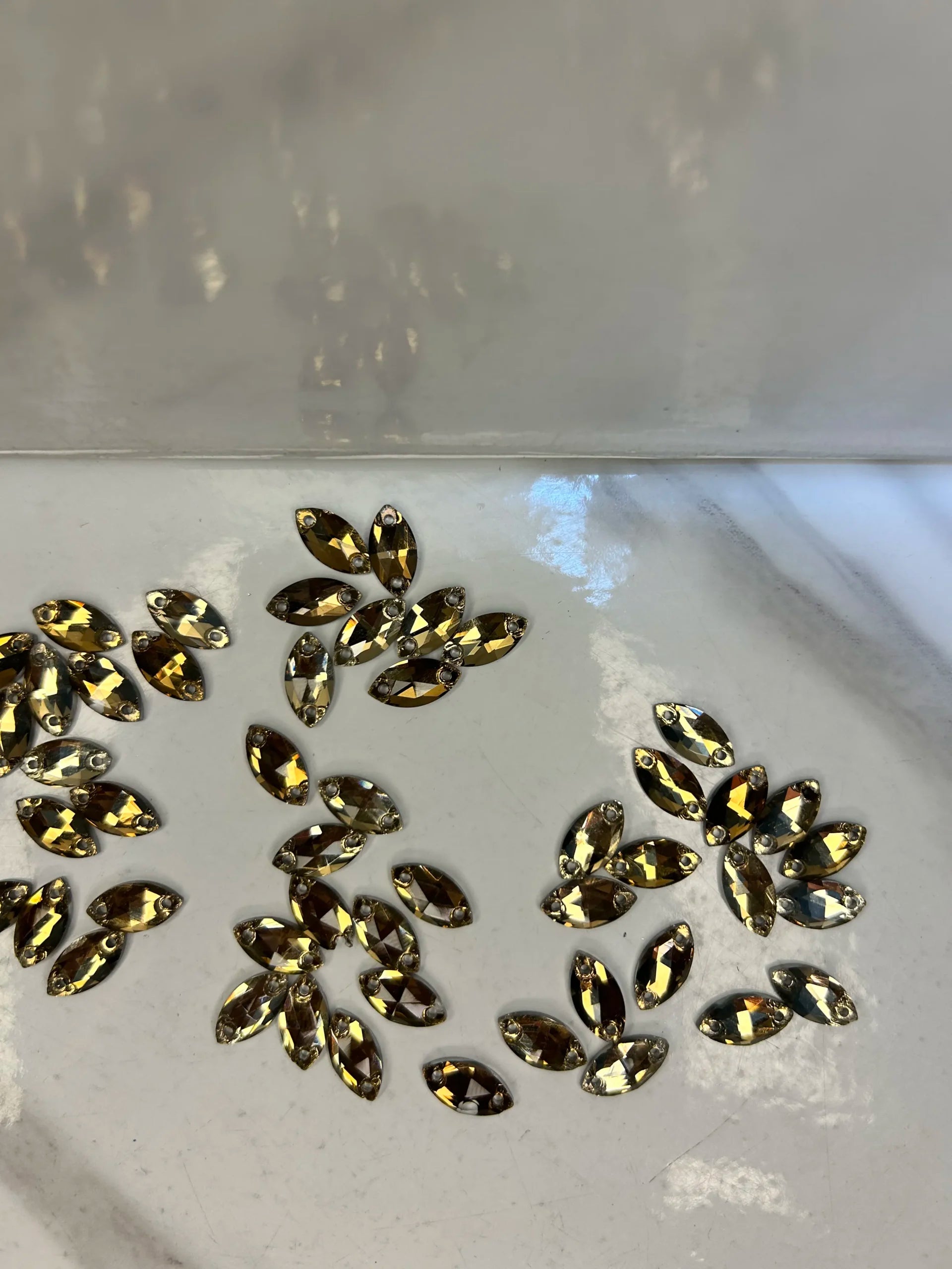 Stone Leaves Golden Medium (144Pcs)