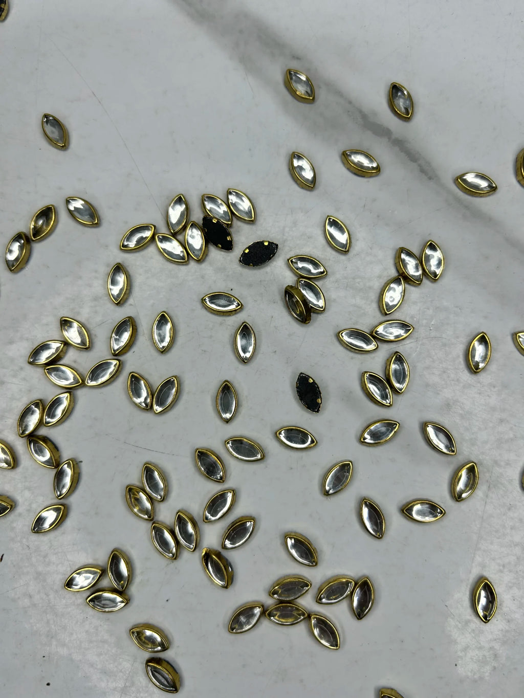 Small-Eye Shape Kundan (10G)