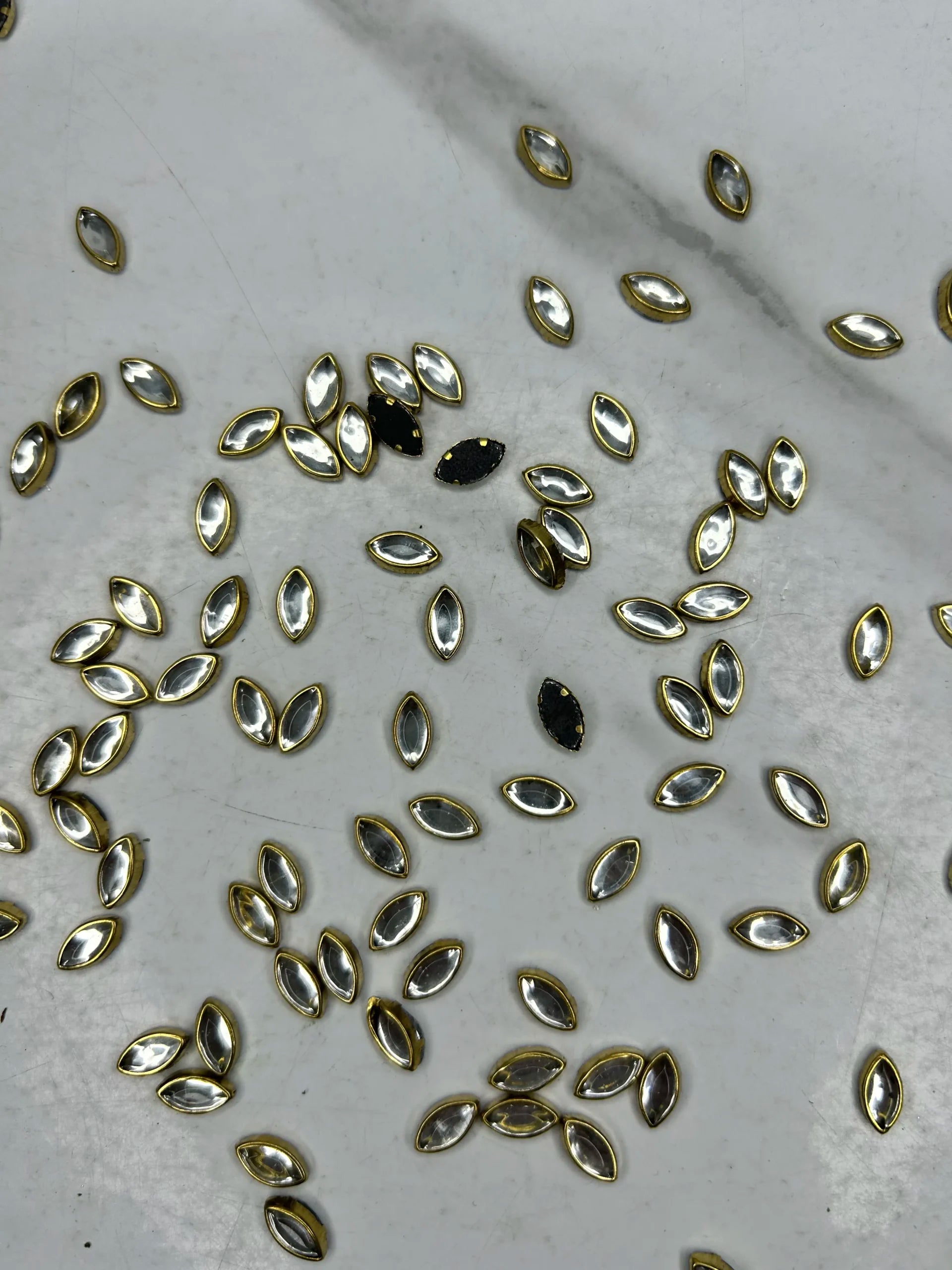 Small-Eye Shape Kundan (10G)