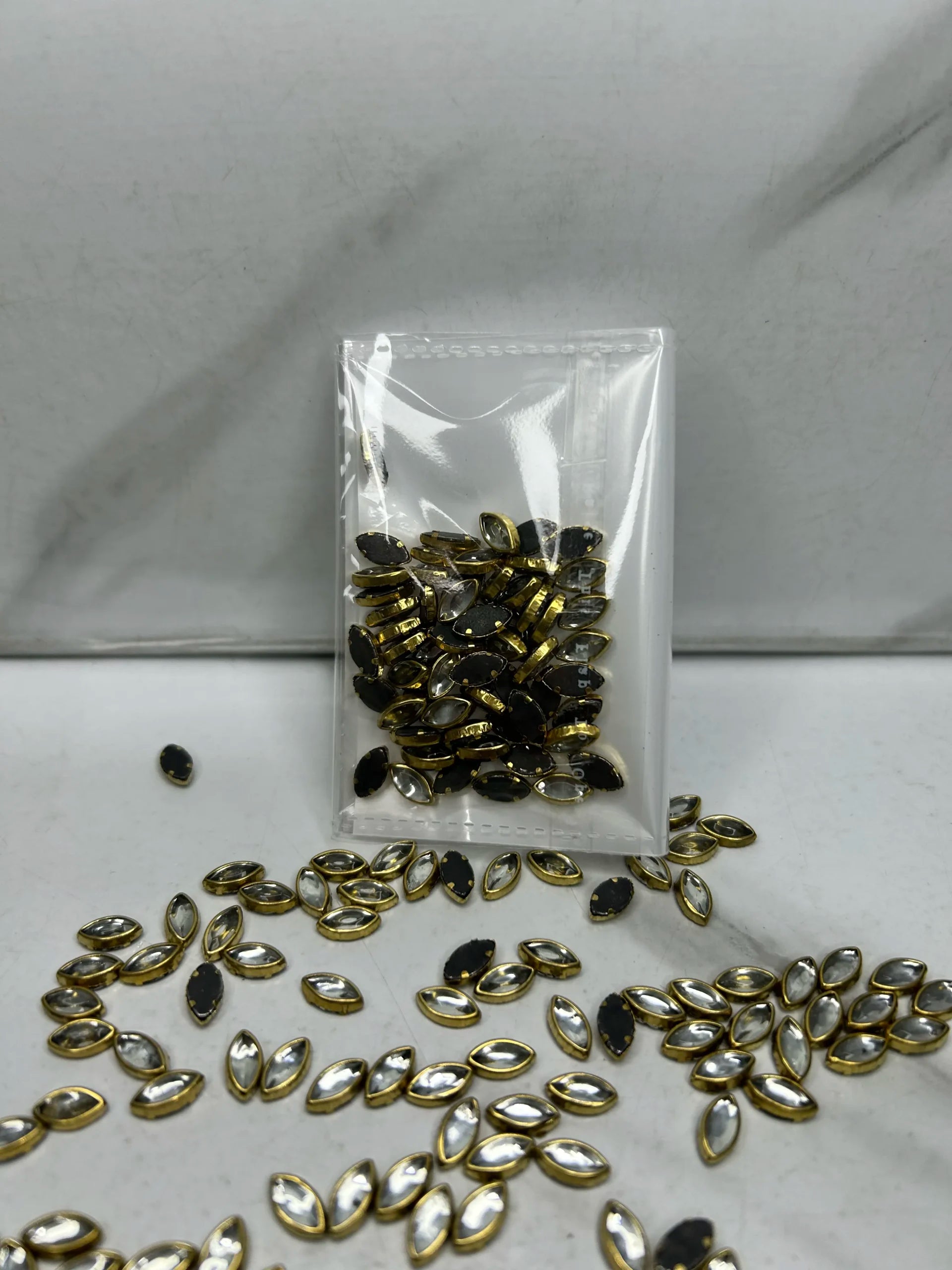 Small-Eye Shape Kundan (10G)