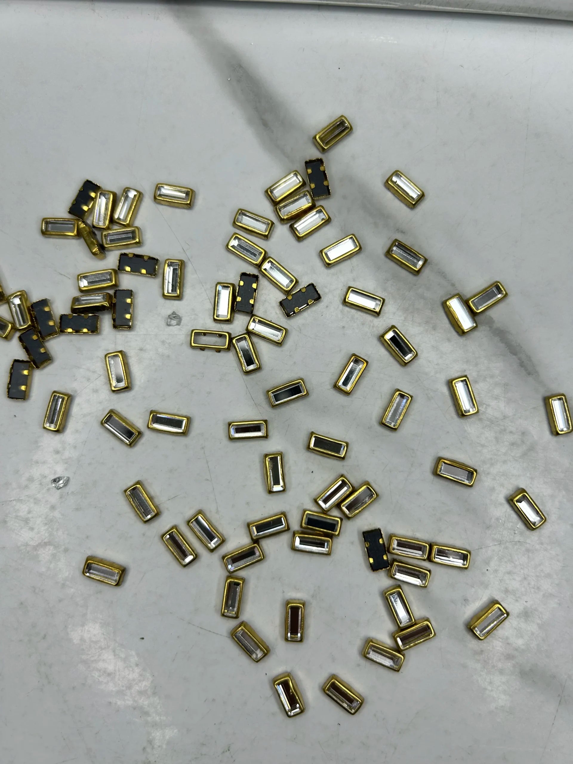Small-Rectangular Kundan (10G)