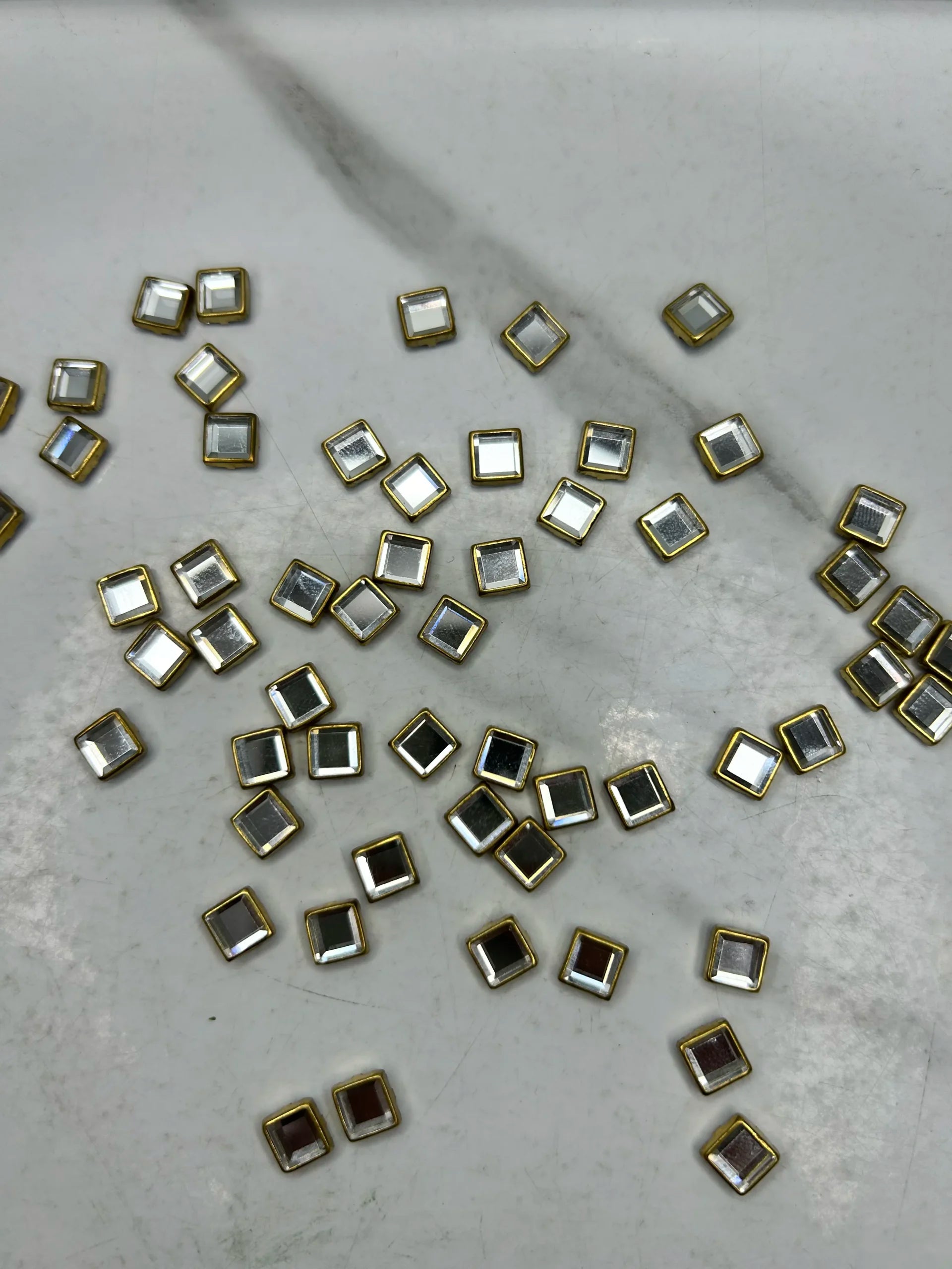 Big-Square Kundan (10G)