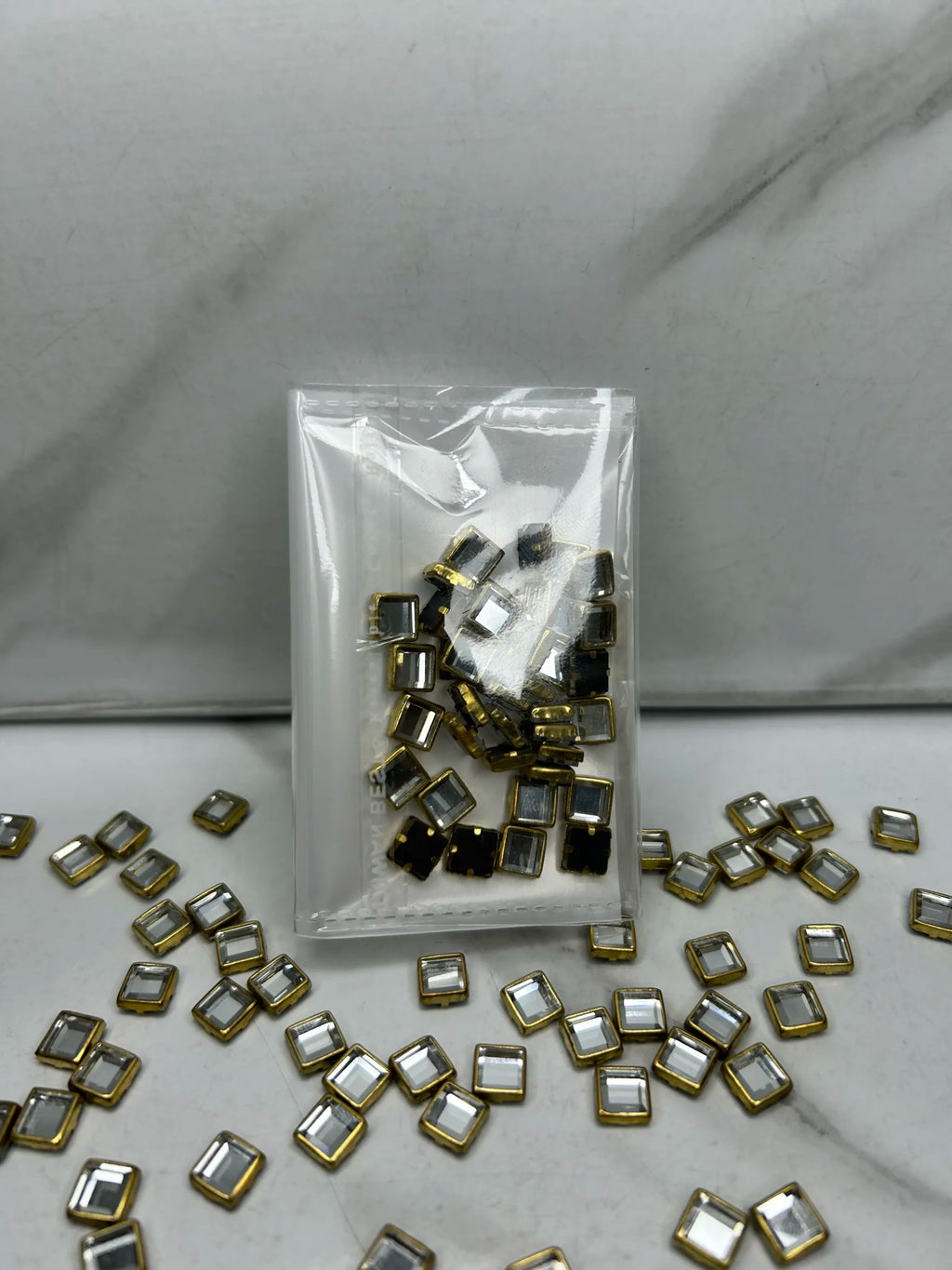Big-Square Kundan (10G)