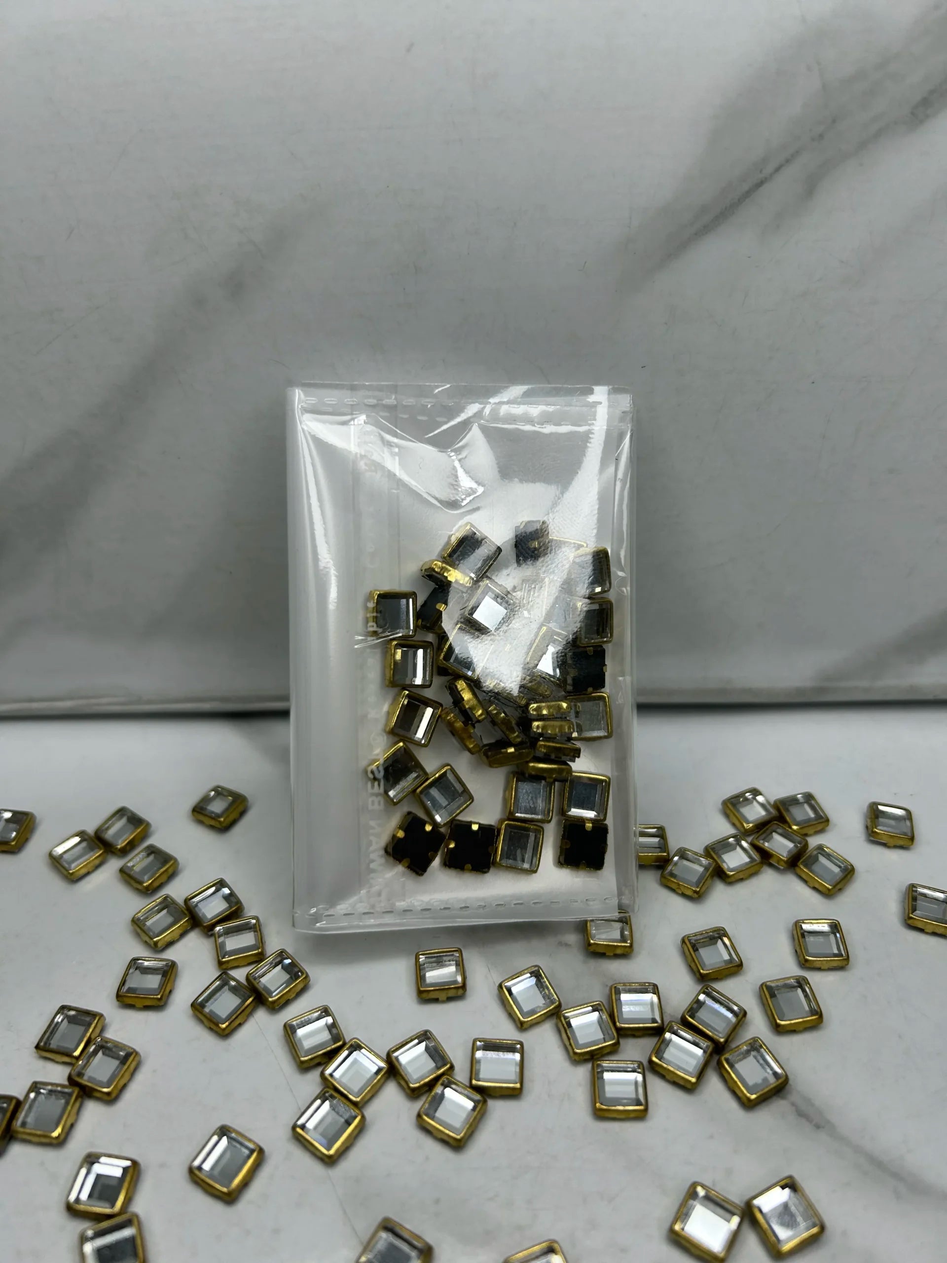 Big-Square Kundan (10G)