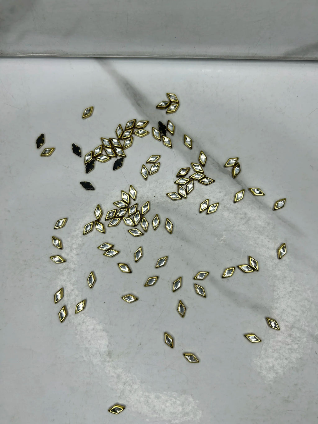 Tiny-Kite Shape Kundan (10G)