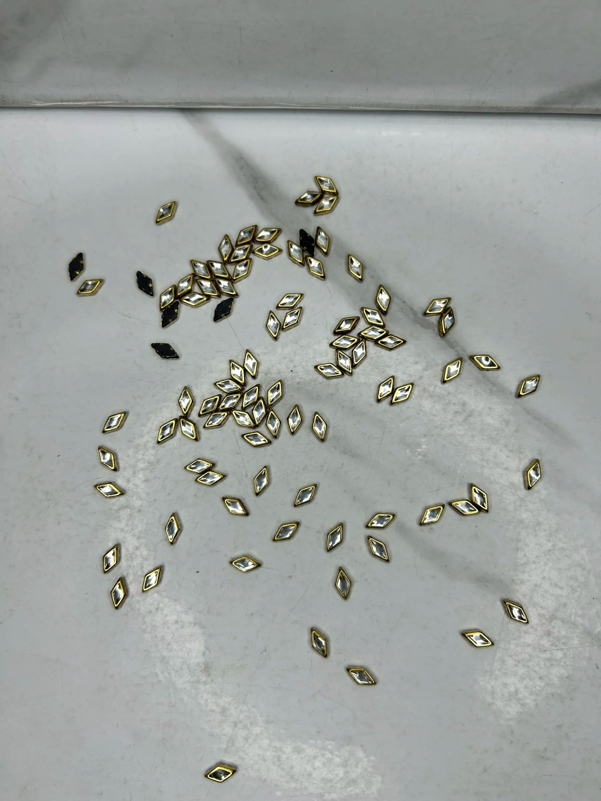 Tiny-Kite Shape Kundan (10G)