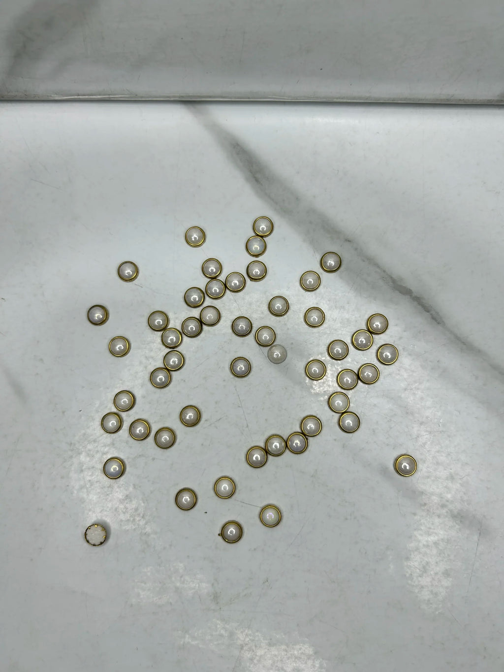 Milky-White Round Kundan (10G)
