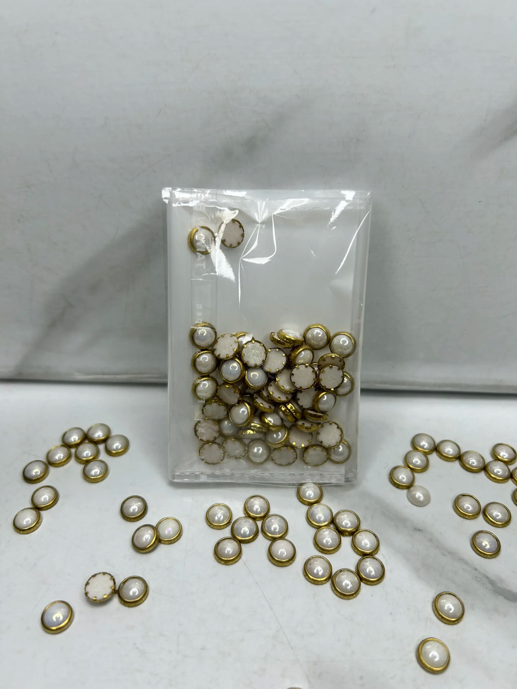 Milky-White Round Kundan (10G)