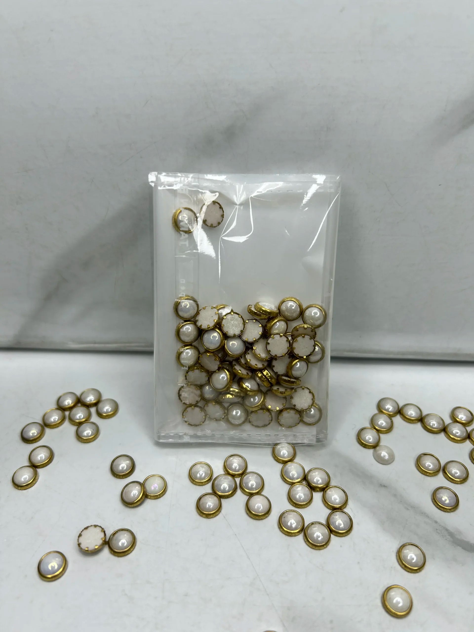 Milky-White Round Kundan (10G)