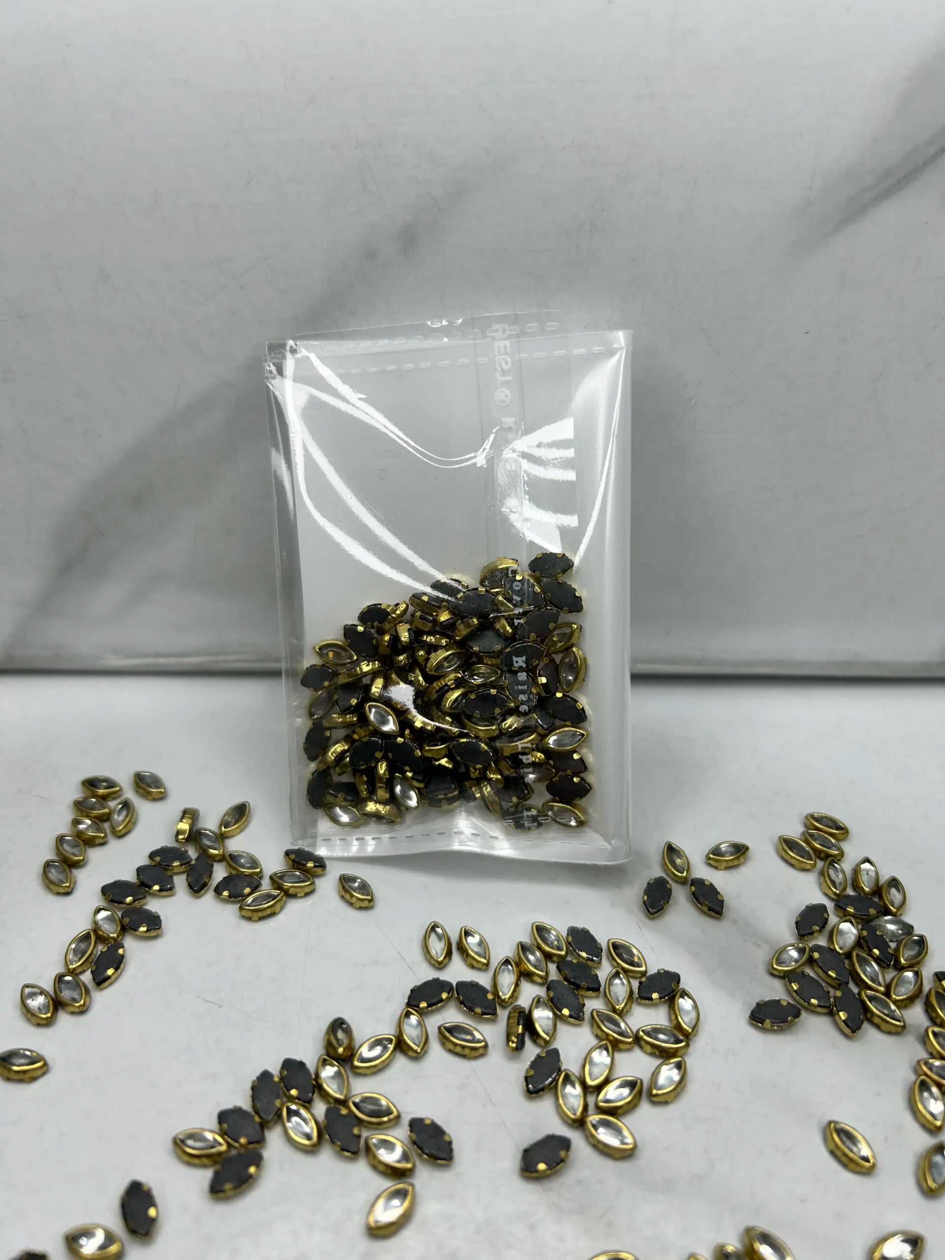 Tiny-Eye Shape Kundan (10G)