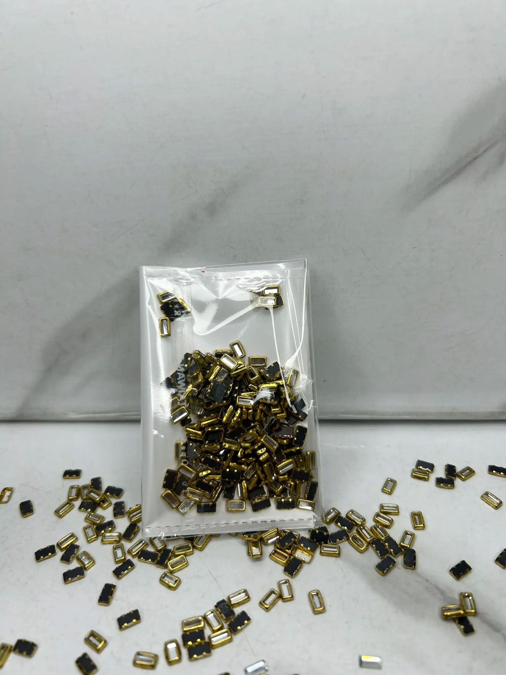 Tiny-Rectangular Shape Kundan (10G)