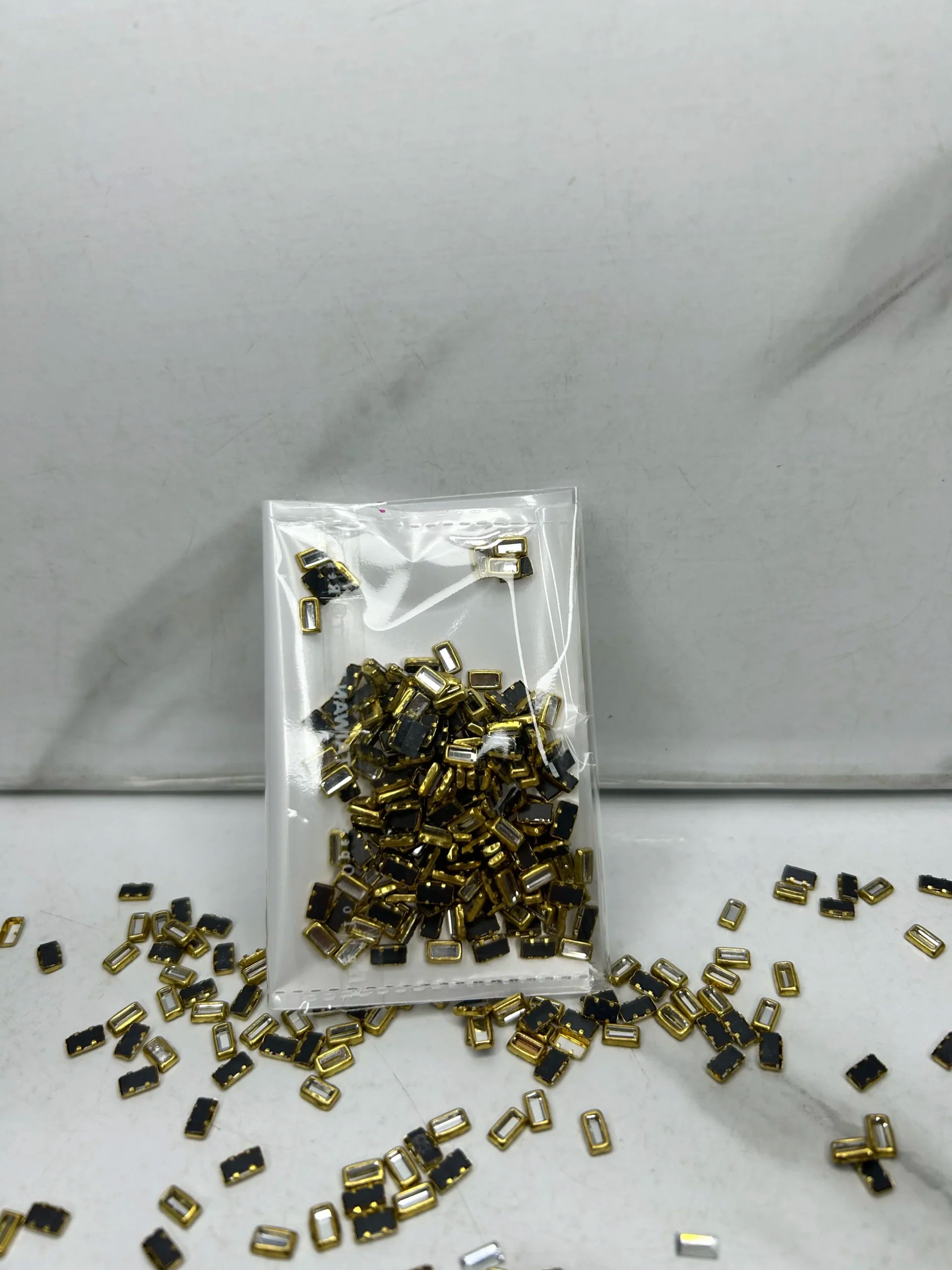 Tiny-Rectangular Shape Kundan (10G)