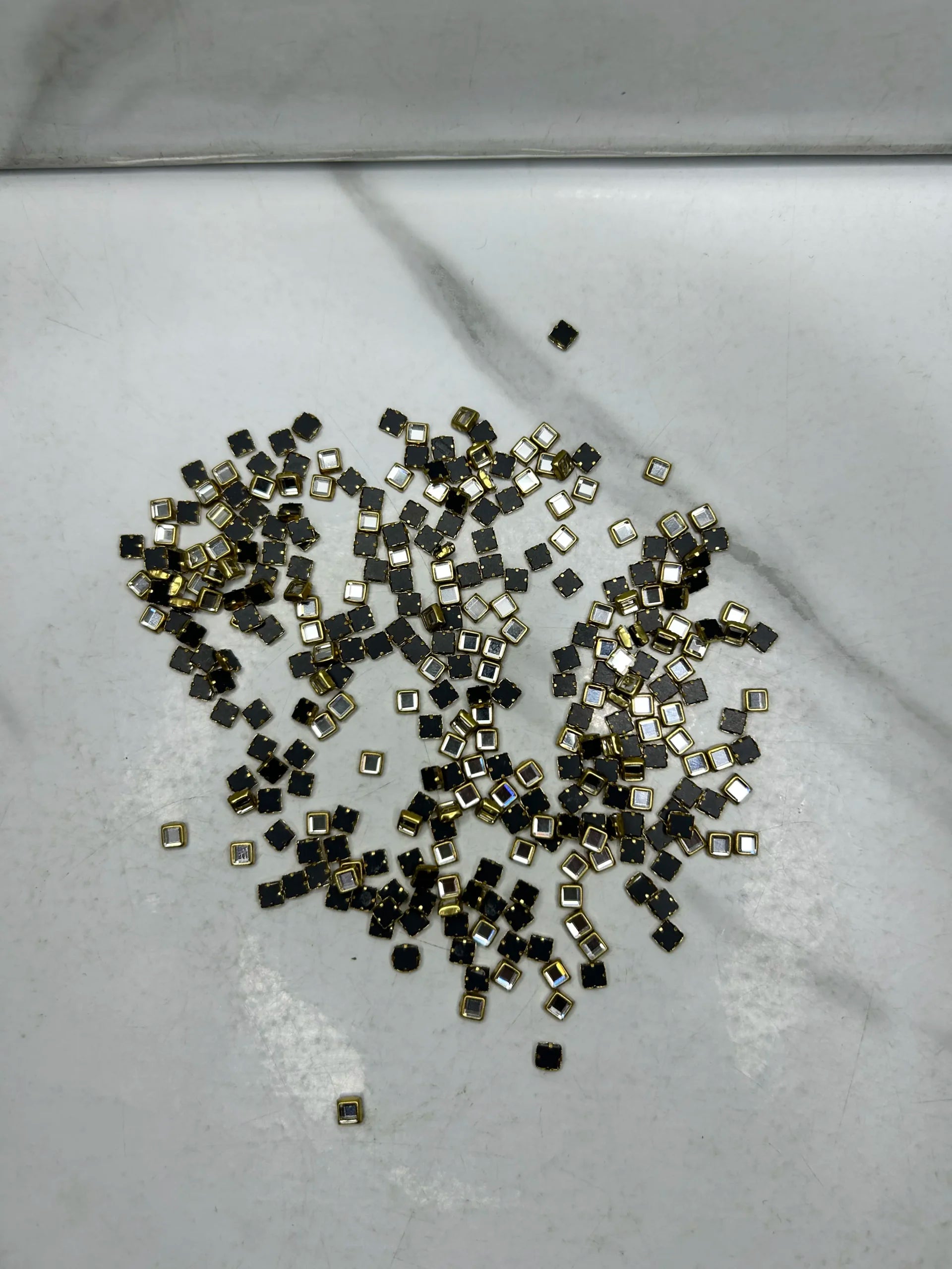 Tiny-Square Kundan (10G)