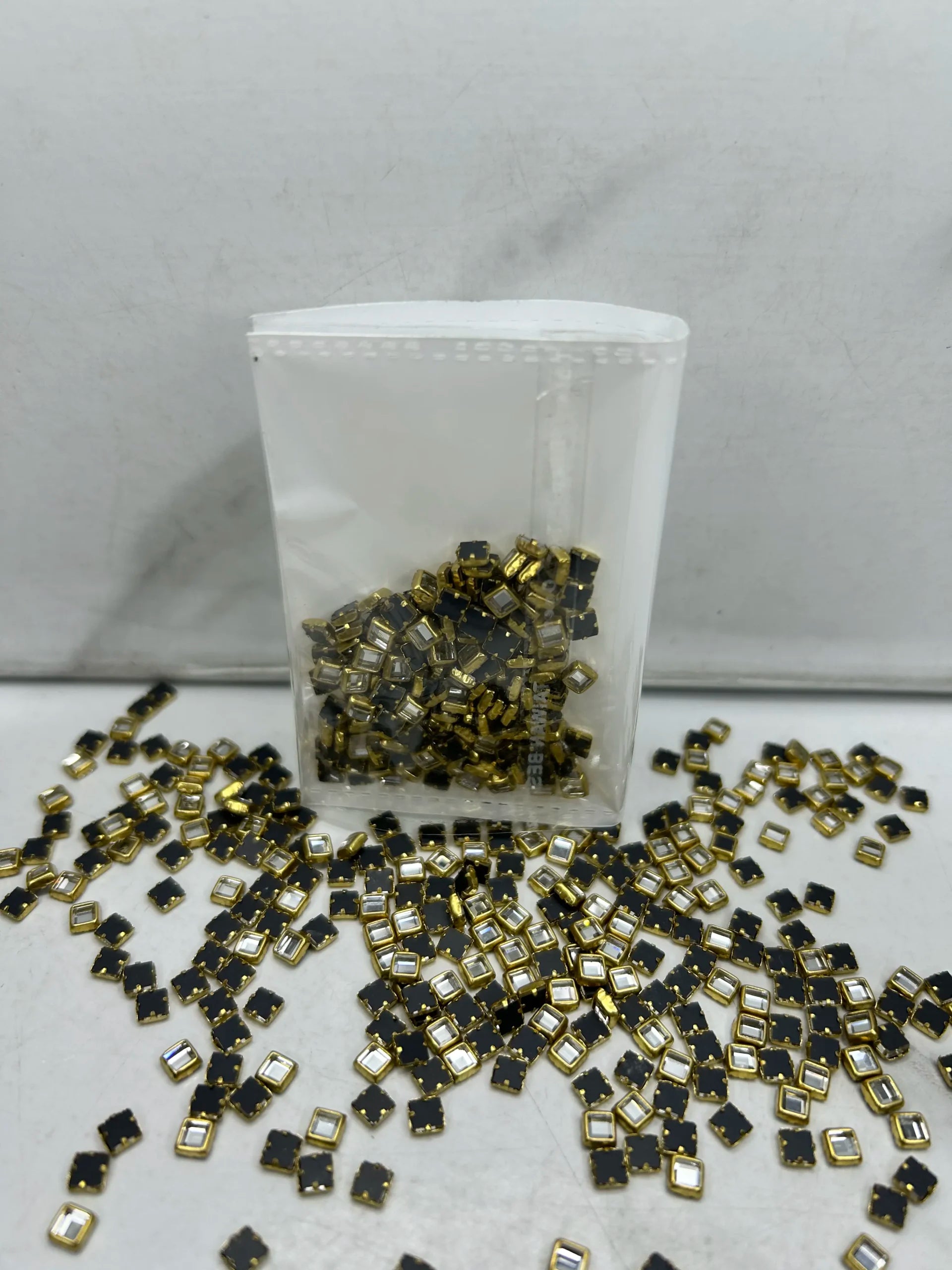 Tiny-Square Kundan (10G)