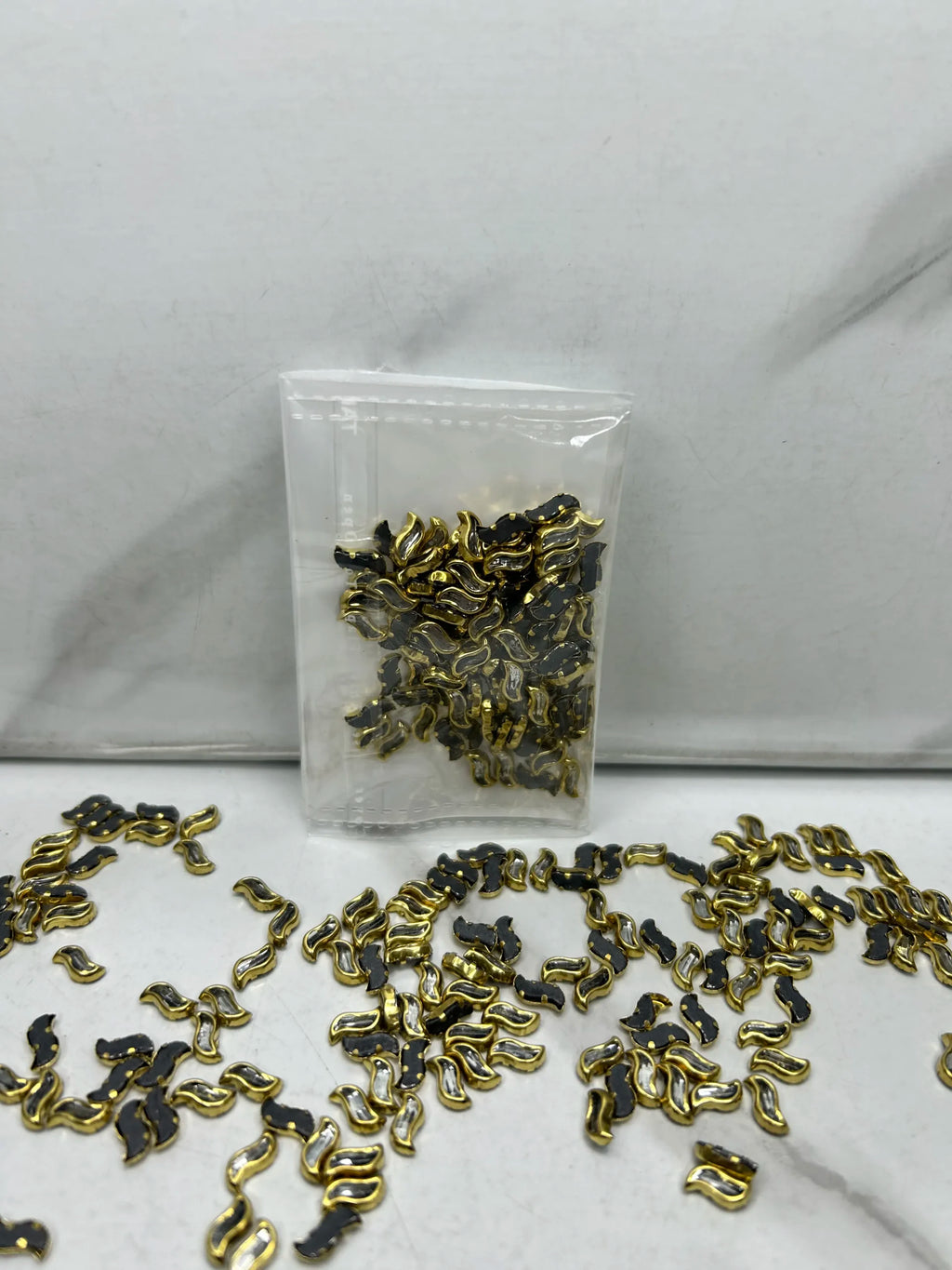 Tiny-S Shape Kundan (10G)