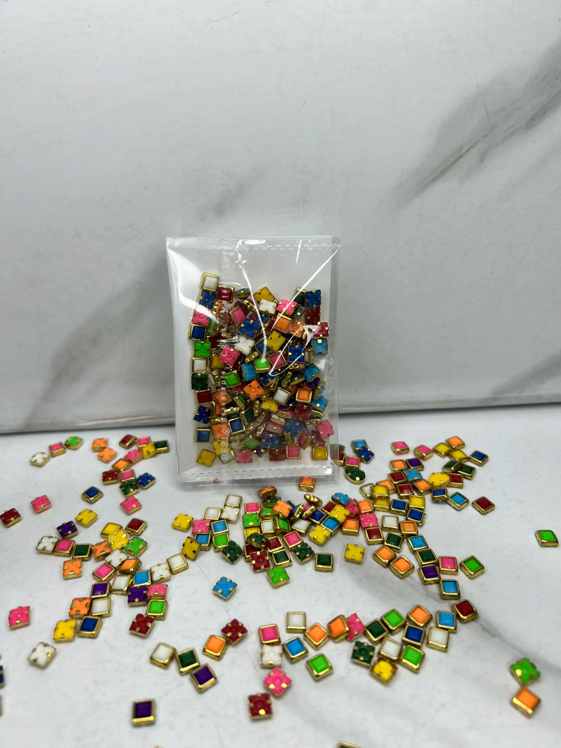Mix-Color Square Kundan (10G)