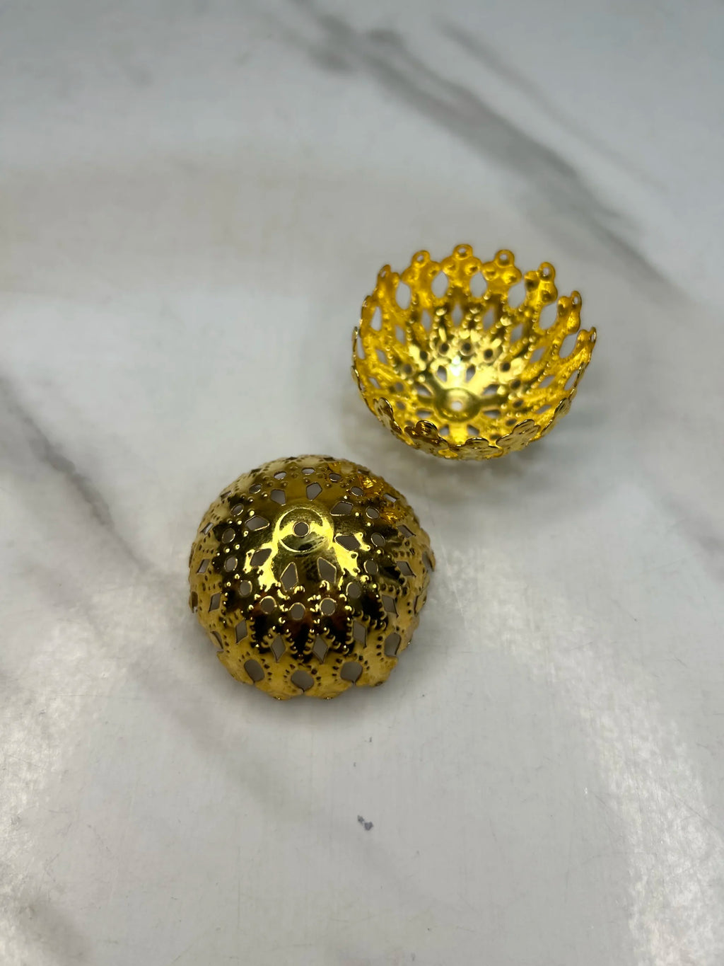 Large- Jhumka Golden (1Pair)