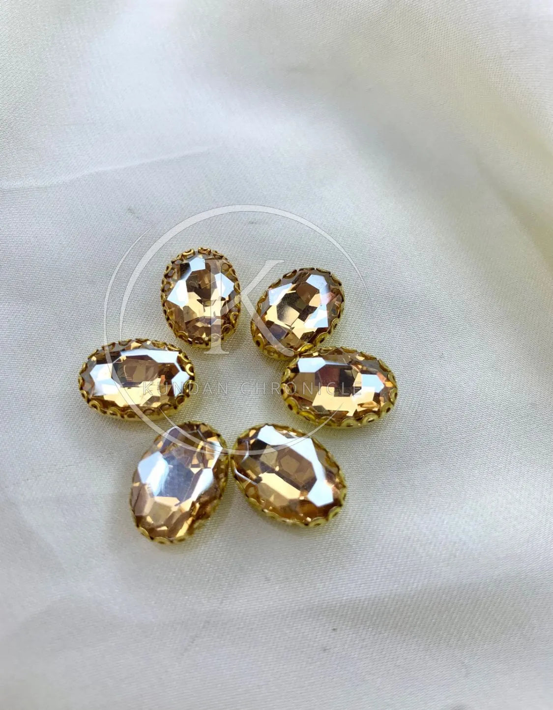 Champagne Oval-Stone Golden Base Medium ( 6Pcs )