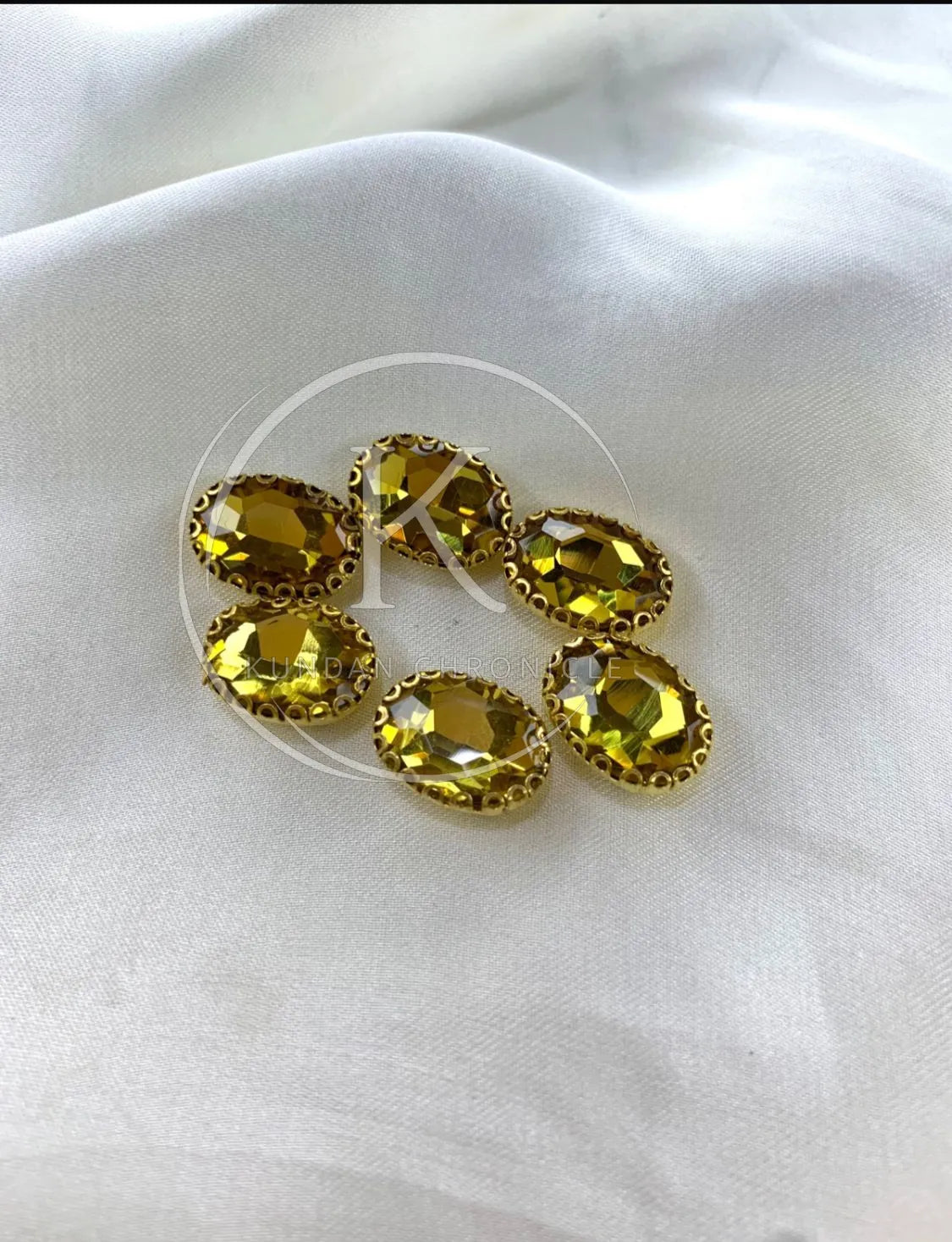 Yellow Oval-Stone Golden Base Medium ( 6Pcs )