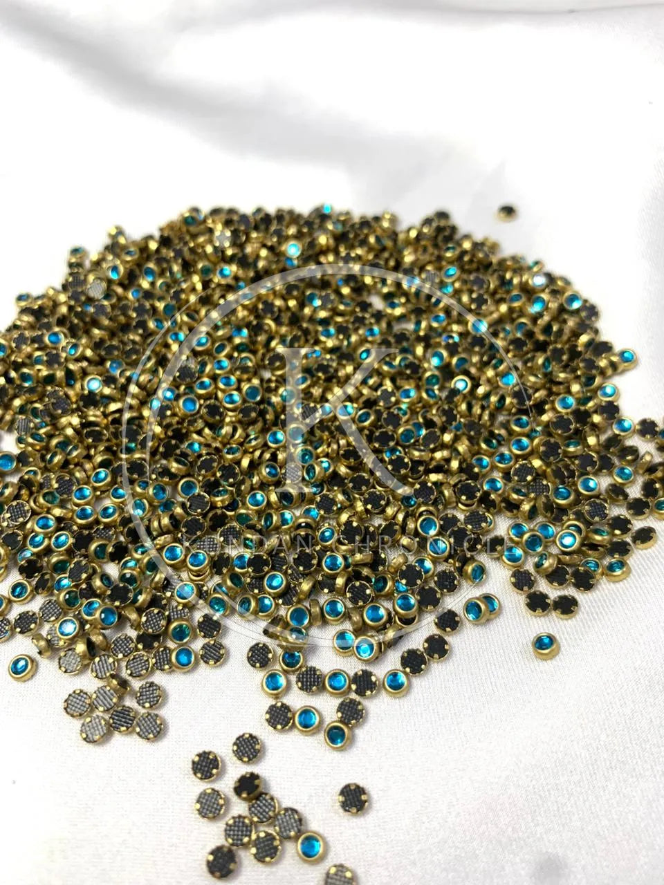 Tiny Firoza Round Kundan 3mm-10G
