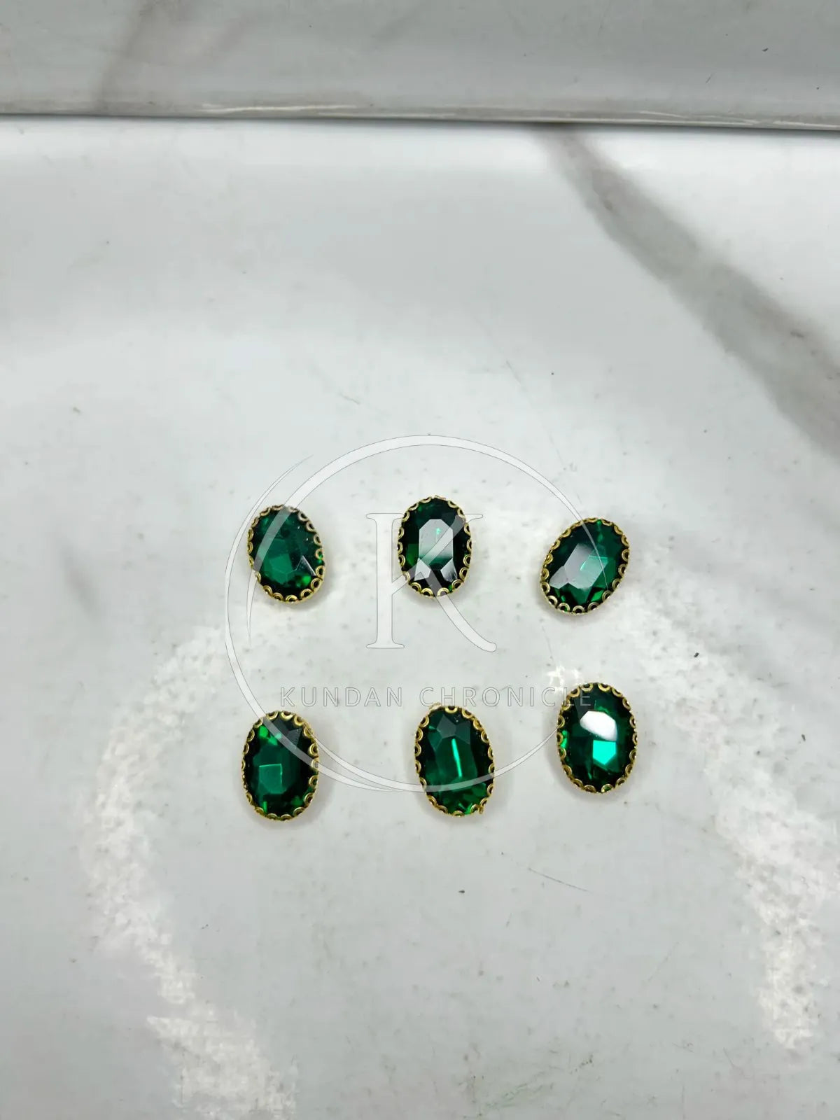 Green Oval-Stone Golden Base Medium ( 6Pcs )