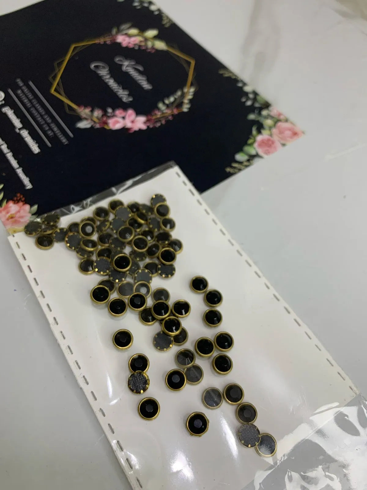 Black-Big Round Kundan -6mm (10G)