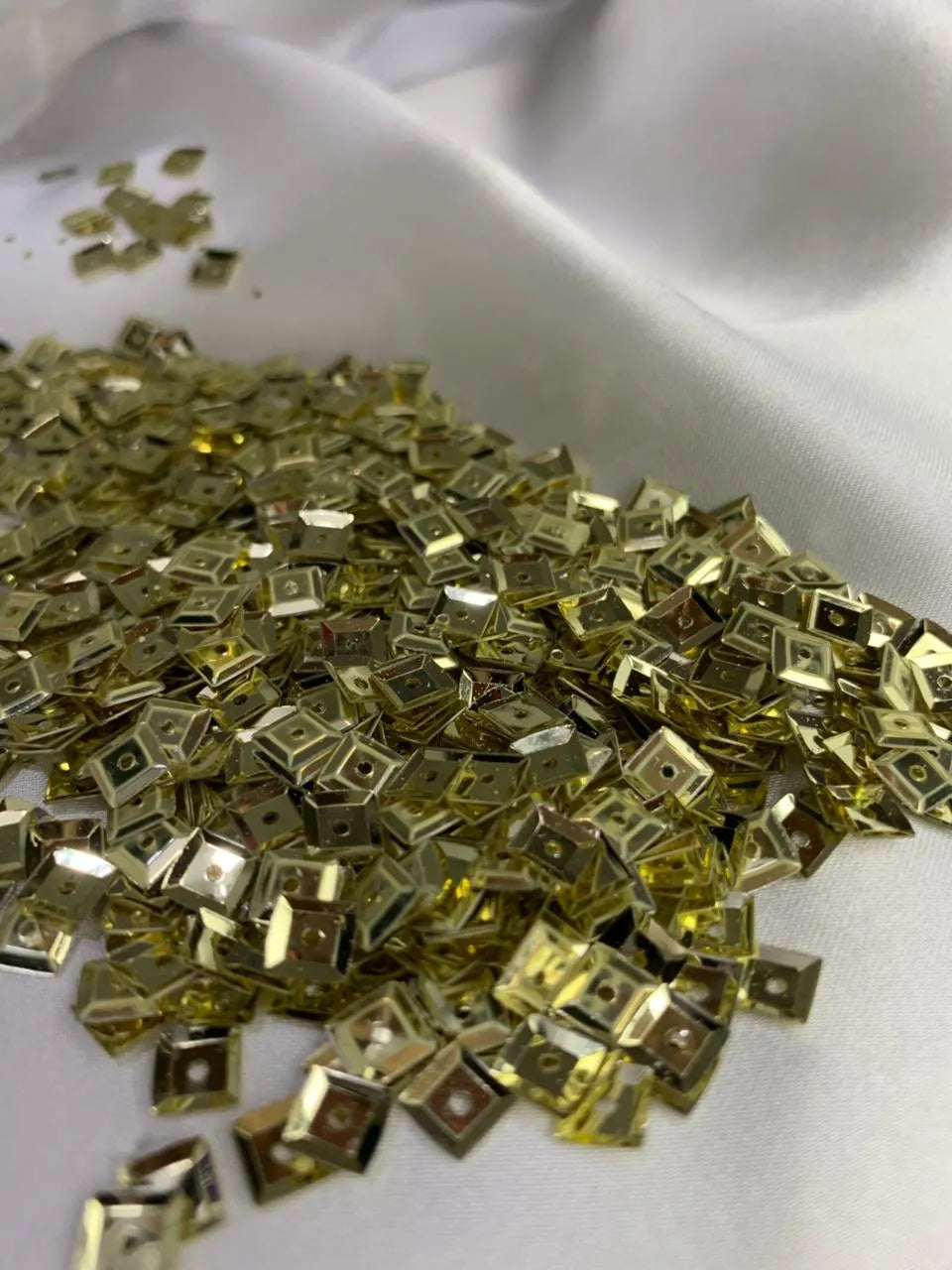 Golden sqaure bowl 6mm (10G)
